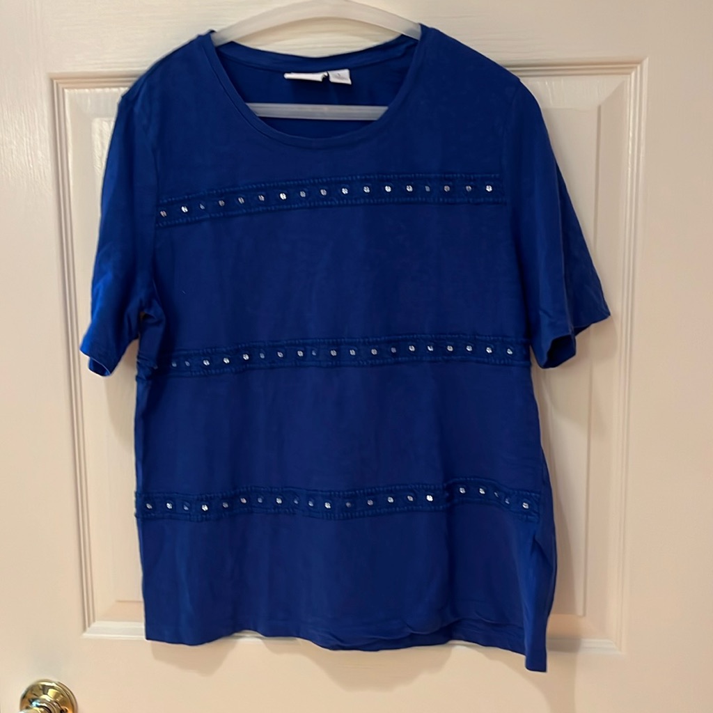 Weekends By Chicos Blue Tee With Button Accents Size 1 - Excellent Condition